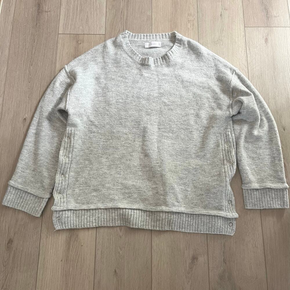Shop Wanna B Women’s Gray Crew Neck Sweater Sz L